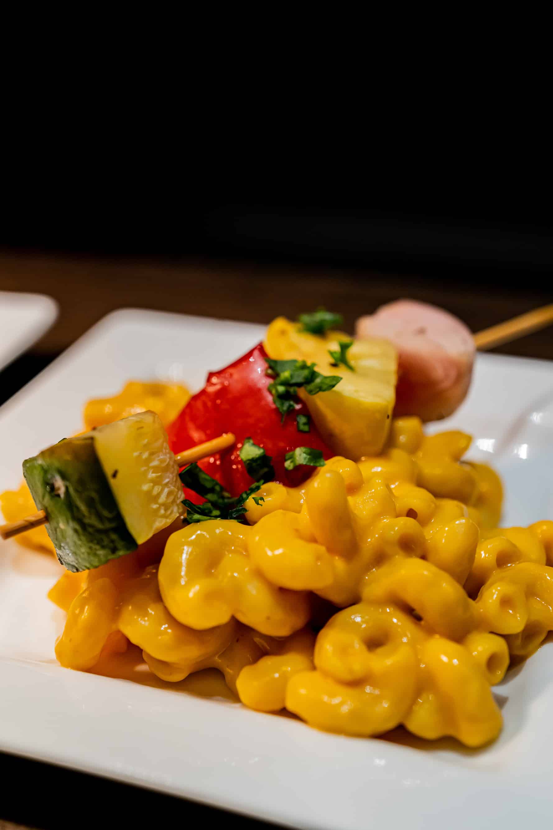 Macaroni and Cheese with vegetable skewers